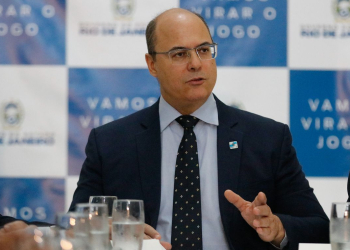 Witzel evita dar prazo para normalização da água no Rio