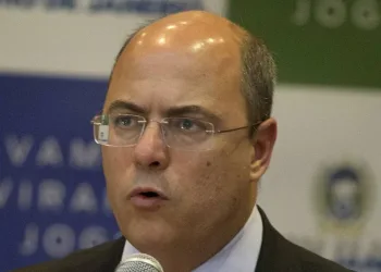 GOVERNADOR PASSA MAL E FOI SOCORRIDO ÀS PRESSAS PARA O HOSPITAL