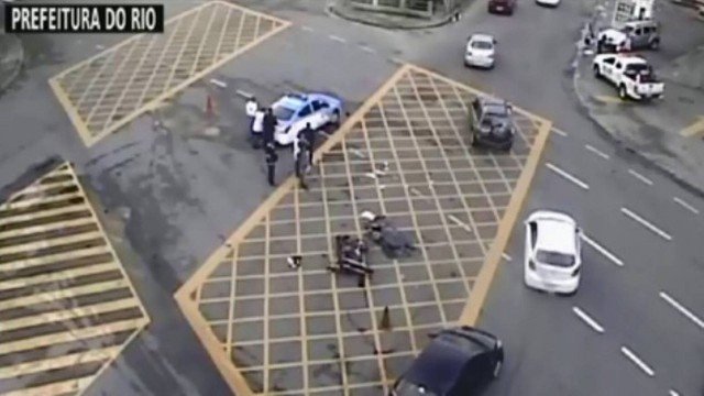 Acidente entre moto e ônibus deixa dois mortos, no Maracanã