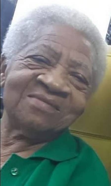 Idosa morta por bala perdida cuidava dos netos quando foi atingida