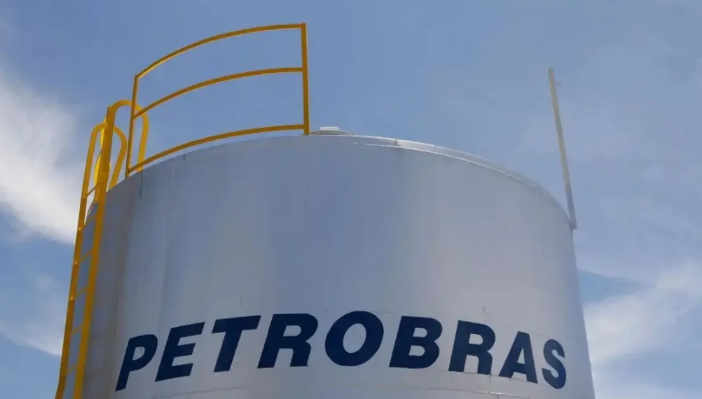 Petroleiros iniciam greve; Petrobras quer garantir abastecimento