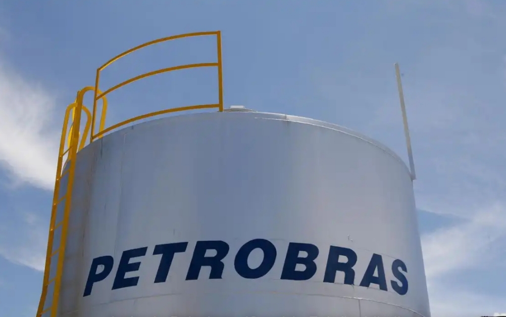 Petroleiros iniciam greve; Petrobras quer garantir abastecimento