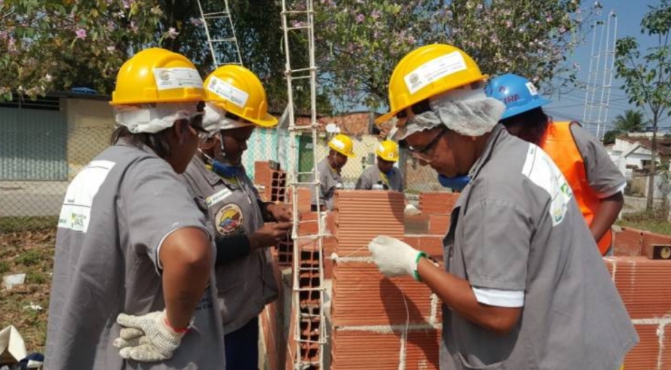 Projeto abre vagas gratuitas de formação para mulheres na construção civil
