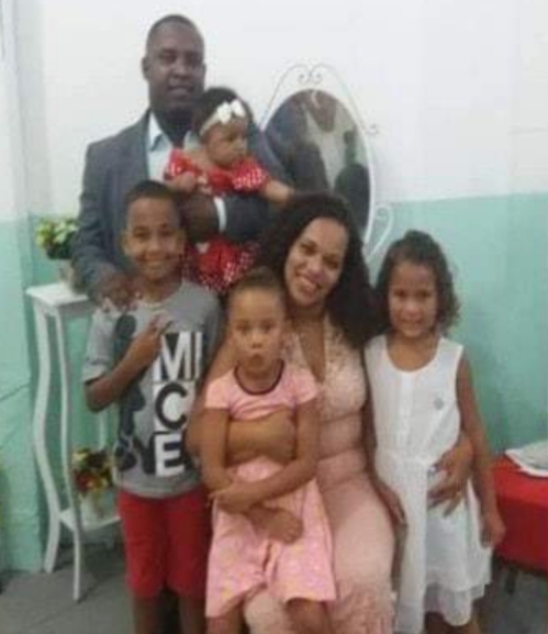 FAMÍLIA QUE MORA TEVE CASA DESTRUÍDA DURANTE TEMPORAL NA ZONA OESTE