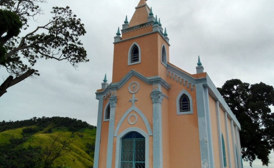 POR DENTRO DA CAPELA NOSSA SENHORA DA PENHA, EM COSMOS, NA ZONA OESTE DA CIDADE DO RIO DE JANEIRO