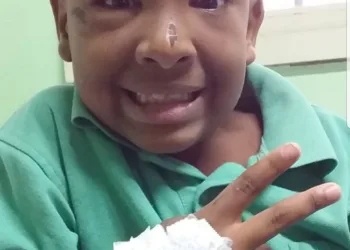 Milagre na Zona Oeste!! Criança soterrada passa bem