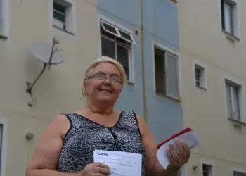 Idosa ganha casa própria na Zona Oeste e diz: ” É o dia mais feliz da minha vida