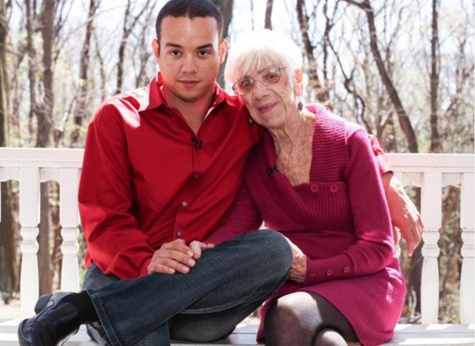 Rapaz de 22 anos casa com milionária de 72 anos por amor