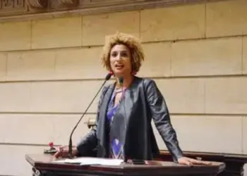 Polícia procura em cisternas de condomínio arma que matou Marielle