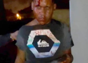 PRA CIMA DELES!! POLICIAIS PEGAM ASSALTANTE DO FRESCÃO NA AVENIDA BRASIL