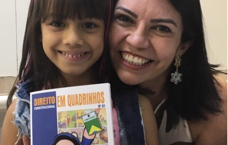 Professora de Direito lança revista em quadrinhos sobre a Constituição Federal