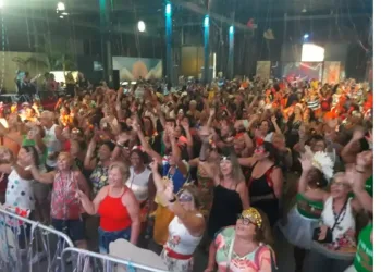 Pré- carnaval  da melhor idade e reúne mais de mil idosos