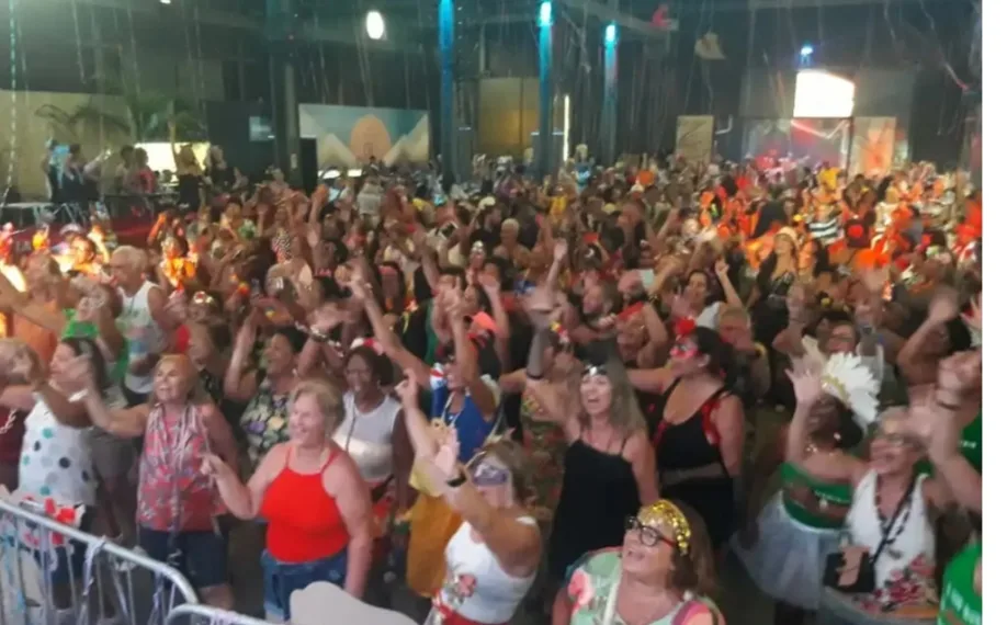 Pré- carnaval  da melhor idade e reúne mais de mil idosos