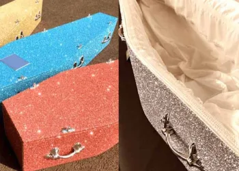 Empresa cria caixões com glitter “para quem quer brilhar por toda a eternidade”