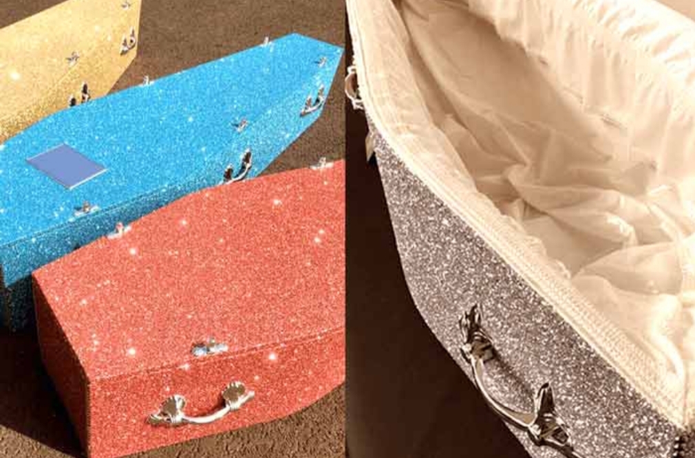 Empresa cria caixões com glitter “para quem quer brilhar por toda a eternidade”