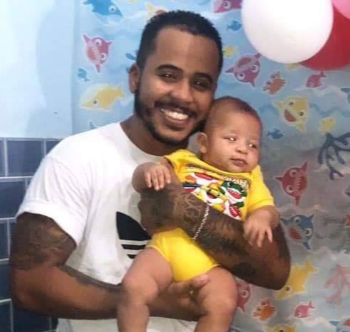 Jovem emociona as redes sociais por causa de um bebê… Entenda