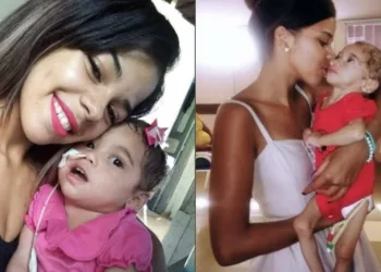 Jovem de 18 anos adota bebê deficiente para impedir que ela fosse maltratada pela mãe biológica