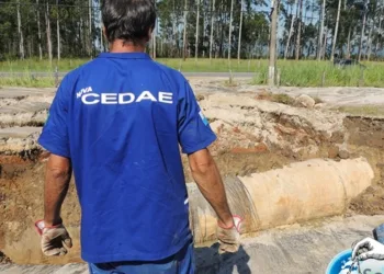 Sem água? Adutora da Cedae estoura em Seropédica