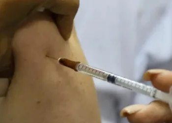 Postos fixos e móveis vão aplicar vacina contra o sarampo a partir de segunda