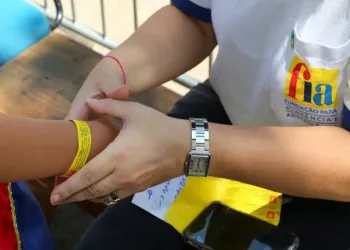 FIA distribui pulseiras para identificação de crianças no Carnaval