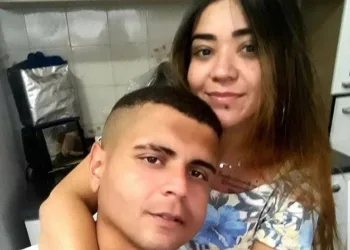 Suspeito de matar namorada a facadas culpa  WhatsApp por briga
