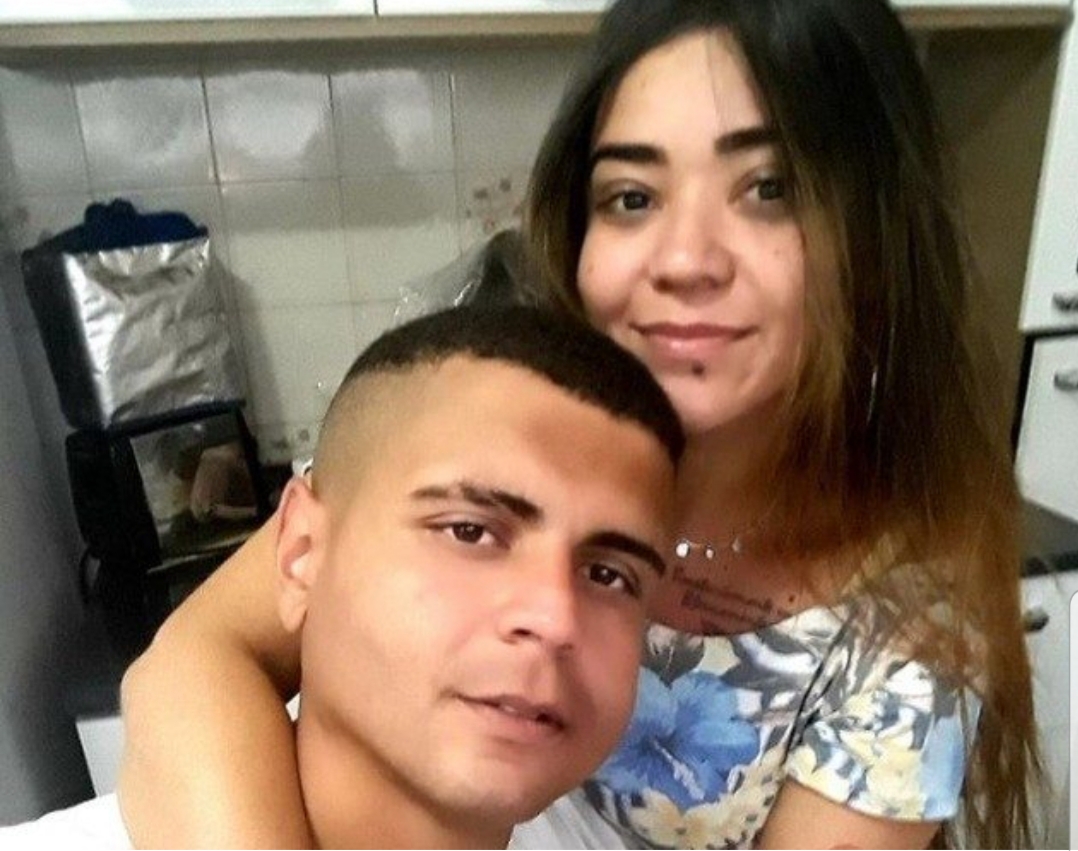 Suspeito de matar namorada a facadas culpa  WhatsApp por briga