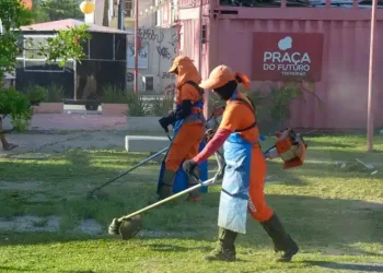 Comerciantes da zona oeste elogiam mutirões da Comlurb : ‘Mais limpeza, mais segurança, mais fregueses’