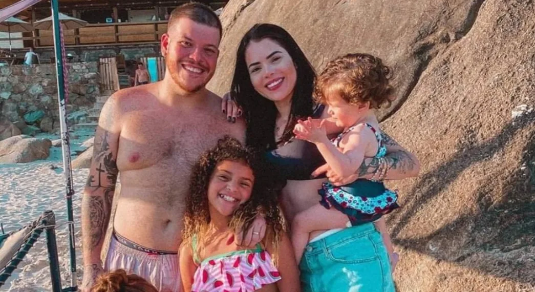 Cantor ferrugem aparece magrinho  em Grumari com a família