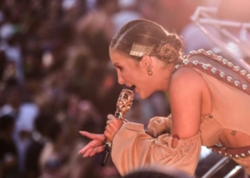 Claudia Leitte fica presa em cabo de aço e tem apresentação cancelada no Carnaval