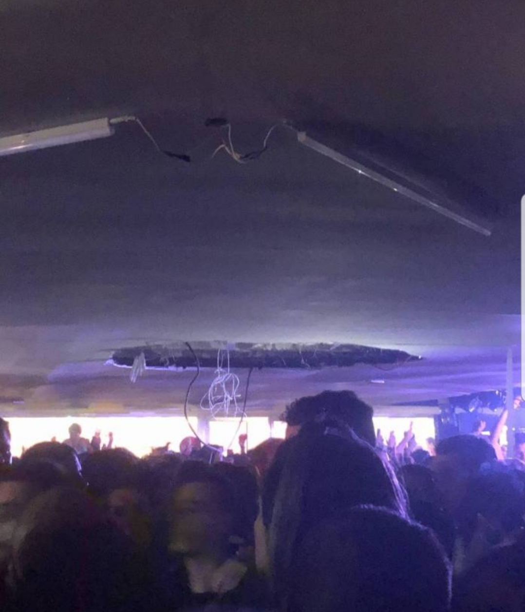 Teto de  camarote desaba na Sapucaí  e machuca pessoas