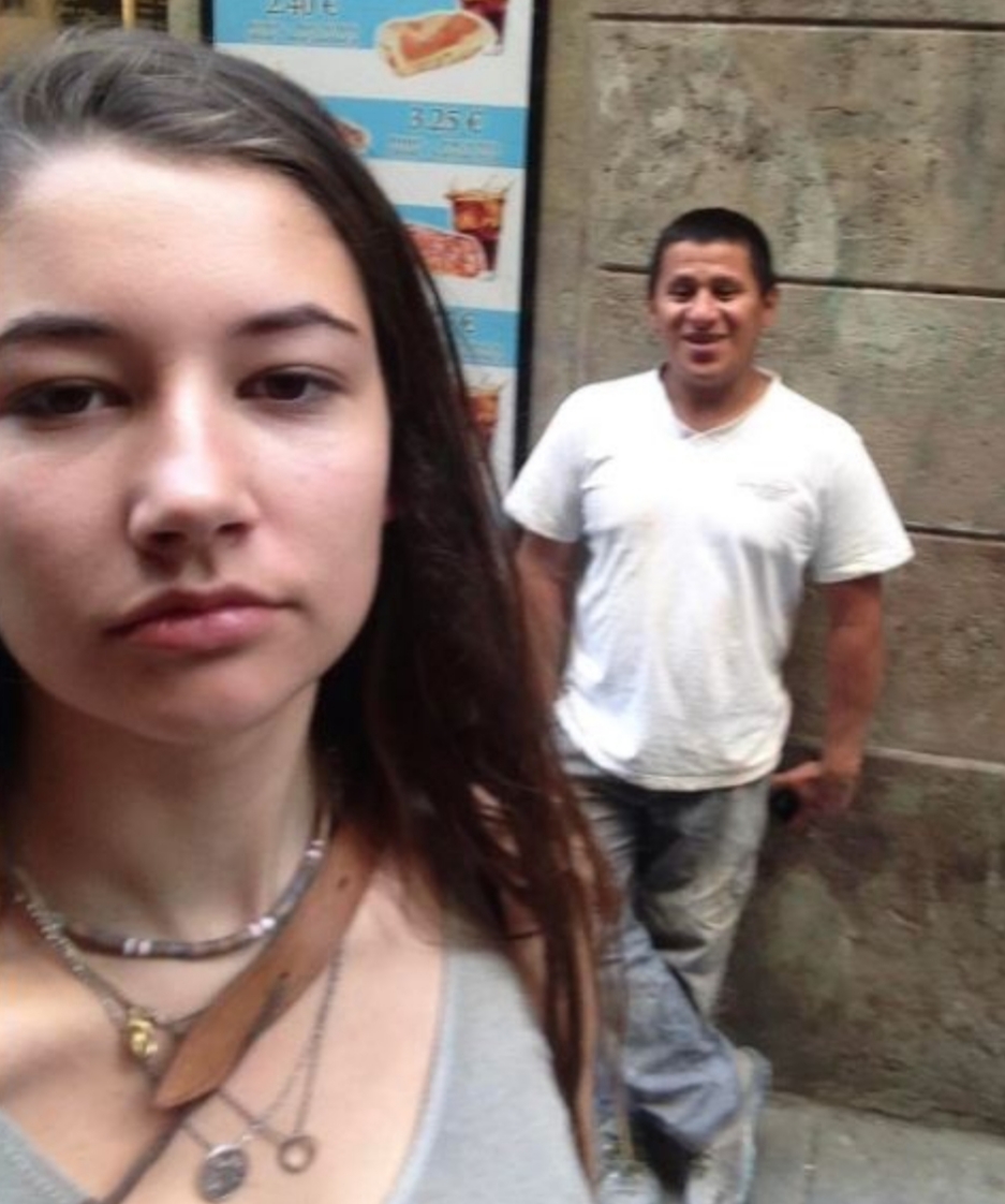 ESSA MULHER FICOU CANSADA DE RECEBER CANTADAS NA RUA E RESOLVEU TIRAR SELFIES COM ELES, VEJA O RESULTADO