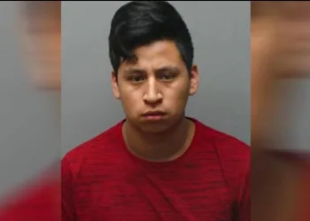 Menina de 11 anos dá à luz um bebe após ser estuprada pelo irmão mais de 100 vezes