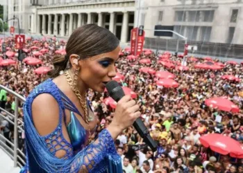 Bloco da Anitta arrasta 370 mil foliões. Carnaval prossegue no Rio