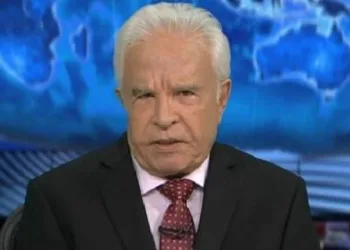 Cid Moreira cai da escada e é levado as pressas para o hospital