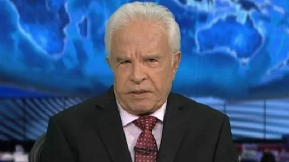 Cid Moreira cai da escada e é levado as pressas para o hospital