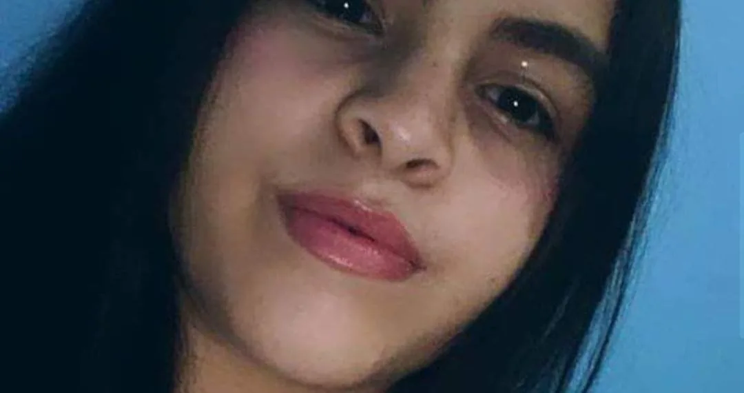 Menina é Morta Depois De Ativar Flash De Celular e Ser Confundida Com PM.