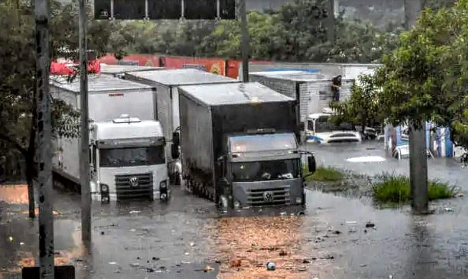 Estamos preparados? Tempestade em São Paulo pode chegar ao Rio hoje?