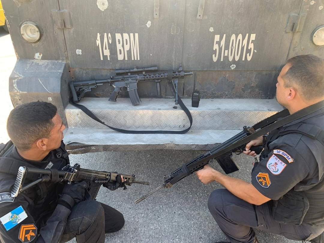 Policial é baleado no rosto em comunidade na Zona Oeste