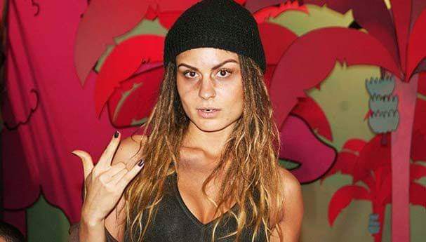 Mendigata tem carrão roubado e fica revoltada