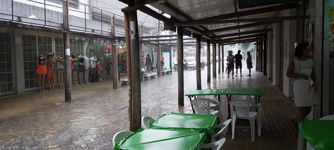 Chove forte na costa verde do Rio!! Cuidado!!