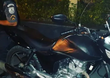 Policia prende bandidos que roubaram moto num shopping de Campo  Grande ande
