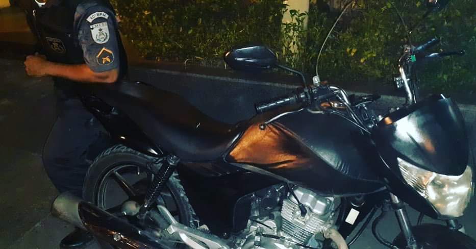 Policia prende bandidos que roubaram moto num shopping de Campo  Grande ande