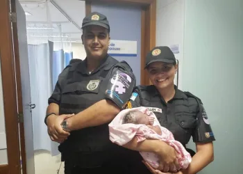 ALÉM DE HERÓIS CONTRA O CRIME, ELES TAMBÉM SÃO NOSSOS ANJOS DA GUARDA! SERVIR E PROTEGER!