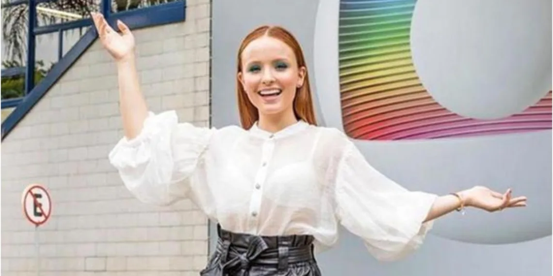 Larissa Manoela anuncia contrato com a Globo de forma inusitada e aparece como Globeleza