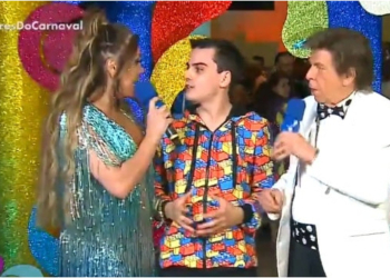 ( vídeo) Dudu Camargo agarra Simony e ao vivo tenta forçar beijo; apresntadores da RedeTV não gostaram