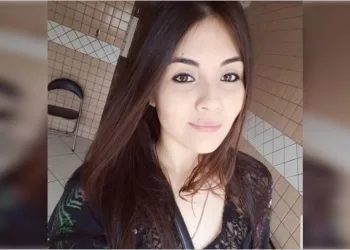 Jovem que ficou tetraplégica ‘pegando jacaré’, surpreendeu a todos ao voltar a andar