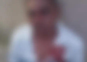 HOMEM É FLAGRADO TENTANTO TIRAR FOTOS ÍNTIMAS DE MULHER DENTRO DE LOJA E LEVA UMA SURRA NO RJ