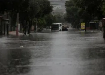 Chuvas diminuem, mas Rio de Janeiro continua em estágio de alerta