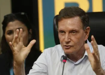 Crivella pede desculpas à população após estragos causados pela chuva