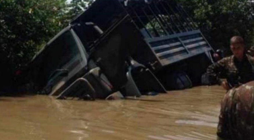 Exército socorre população de Seropédica após chuvas no RJ